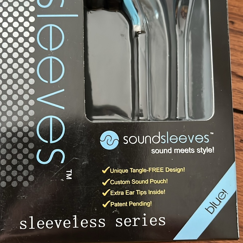 Soundsleeves, fabric covered in-ear earphones, light blue - Picture 3 of 4